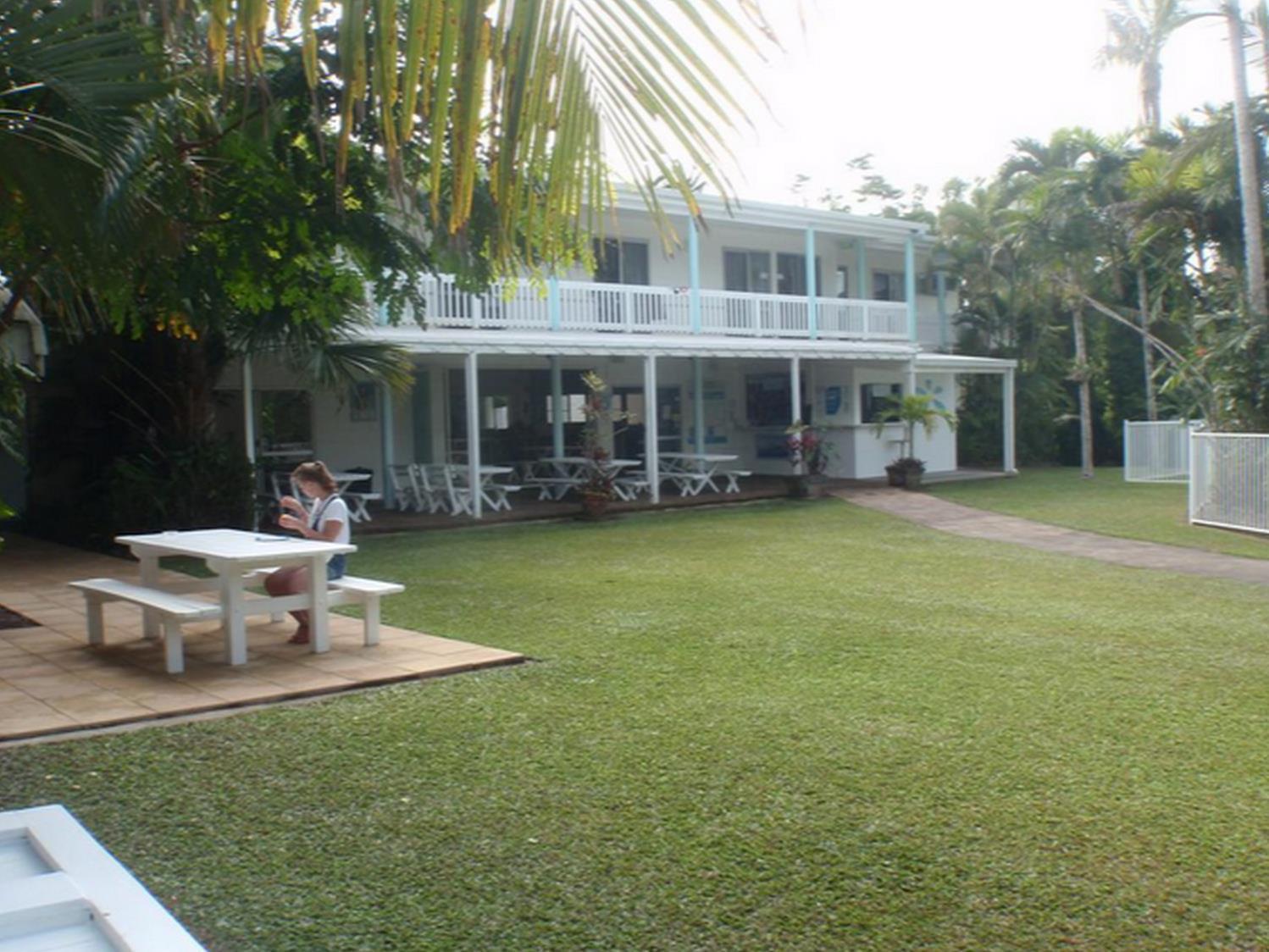 Absolute Backpackers Mission Beach Hostel Exterior photo